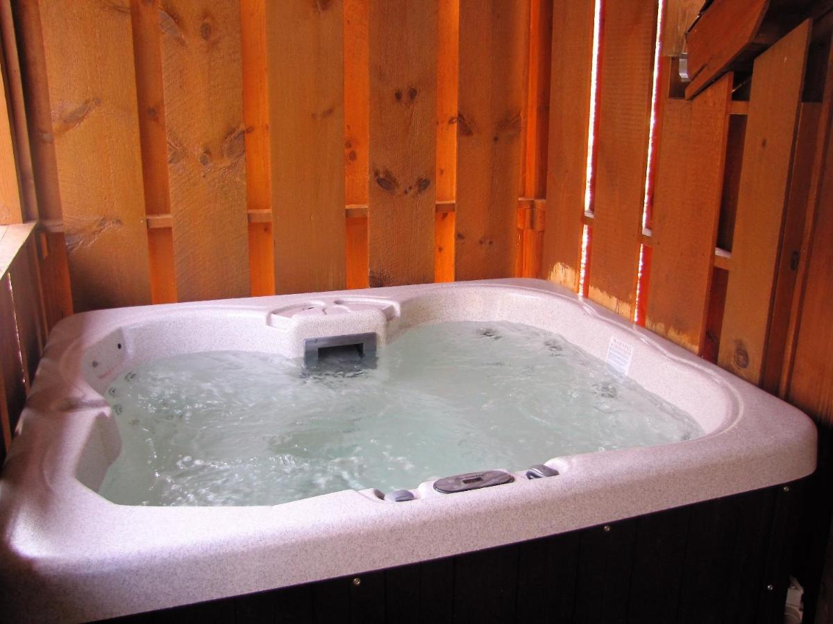 Cades Cove Hide Away Vila Seri Kembangan Exterior foto